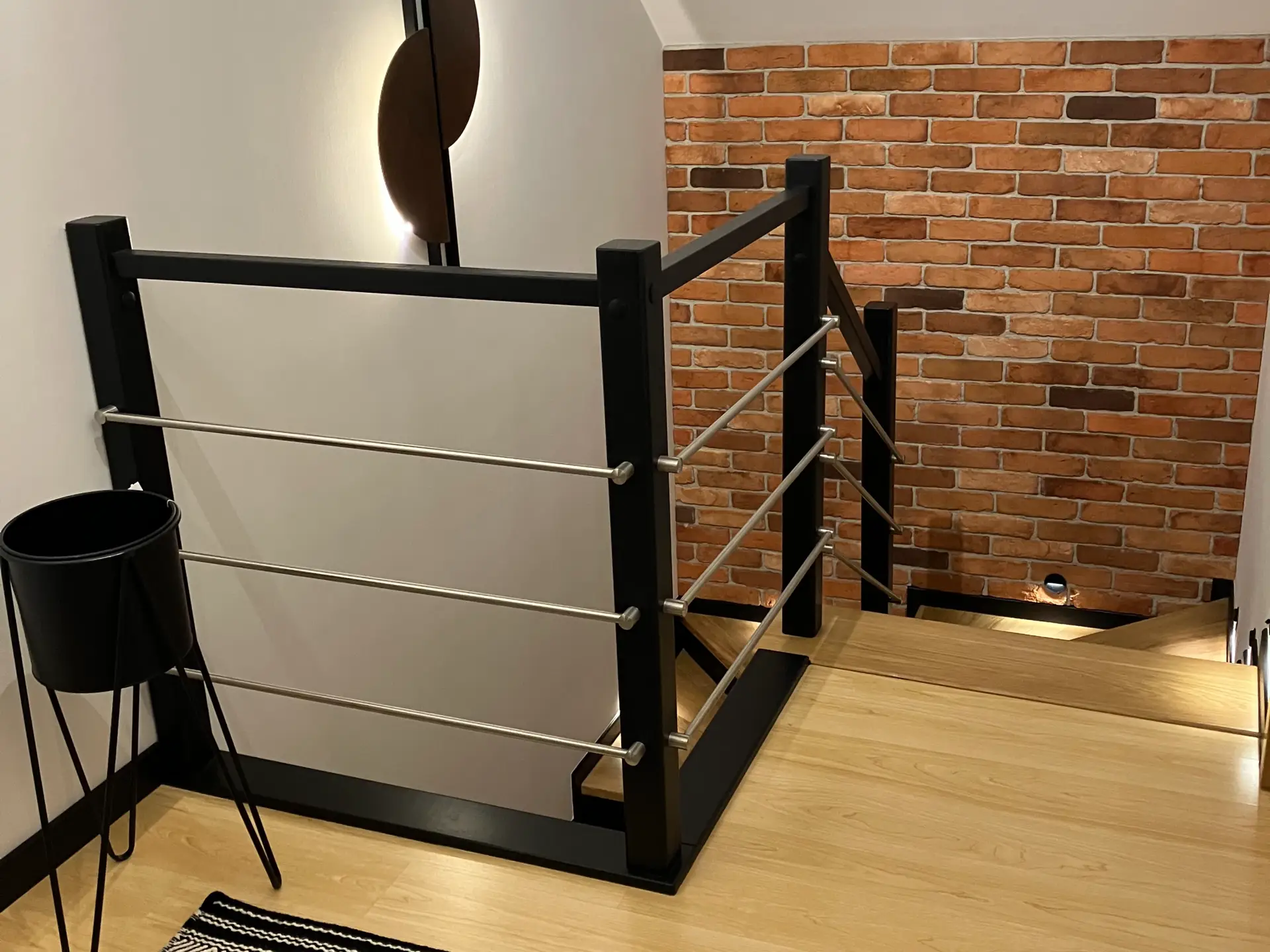 Renowacja schodów dębowych z wymianą balustrady
