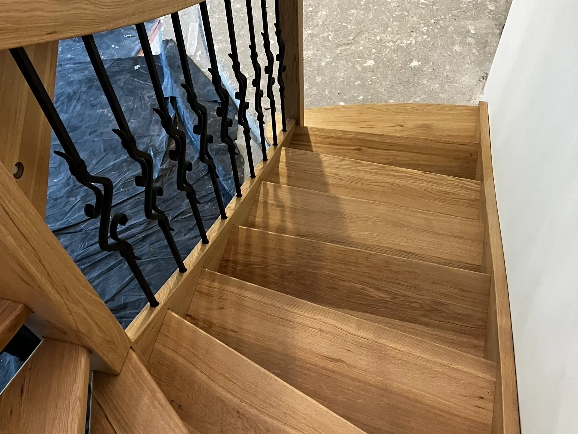Renowacja schodów ażurowych, wymiana balustrady
