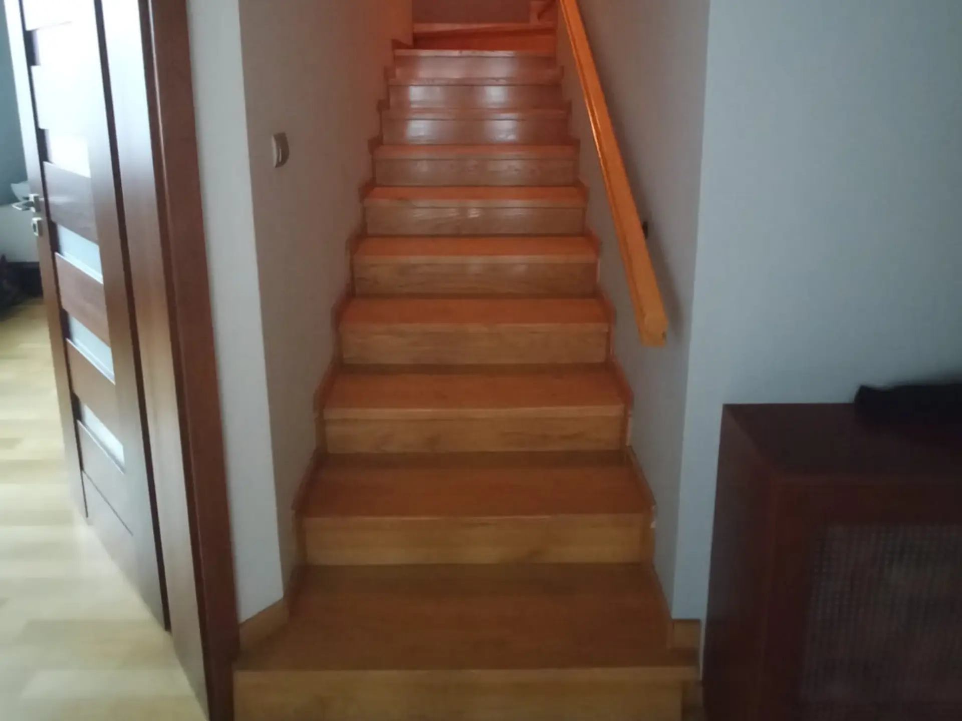 Renowacja schodów dębowych z wymianą balustrady